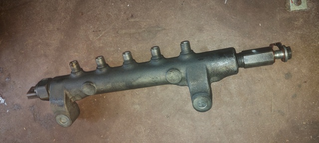Распределитель топлива (рампа) 17520EB305 NISSAN
