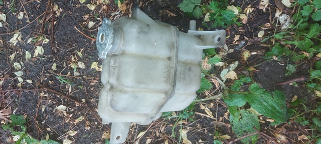 Расширительный бачок охлаждения 21710EC01A NISSAN