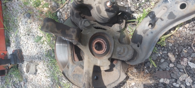Цапфа поворотная левая 4001595F0A NISSAN