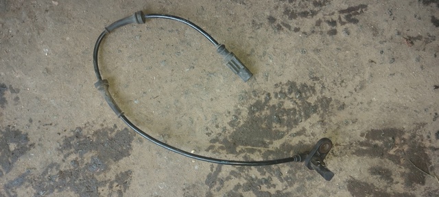Датчик АБС (ABS) задний, правый 47900AX600 NISSAN