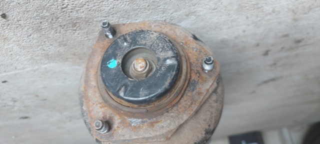 Опора пружины задней правой 552648H500 NISSAN