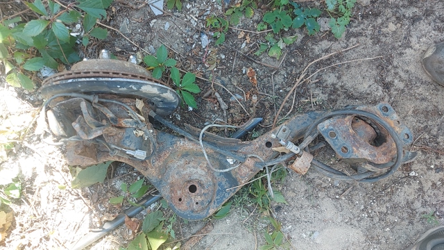 Рычаг/тяга задней подвески продольный нижний, левый 55502JG000 NISSAN