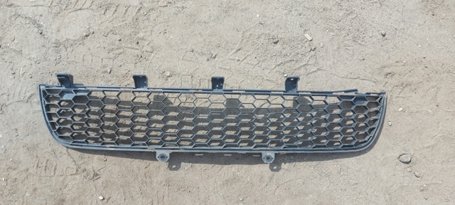 Решетка переднего бампера 6402A124 MITSUBISHI