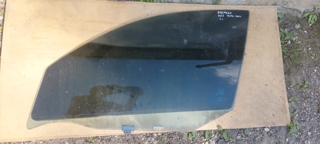 Стекло водительской двери 803012F050 NISSAN