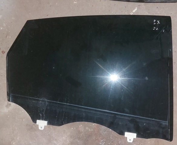 Стекло заднее правое 823001BA1A NISSAN