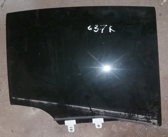 Стекло заднее правое 823004GA0A NISSAN