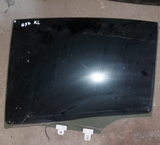 Стекло заднее левое 823011NF0A NISSAN