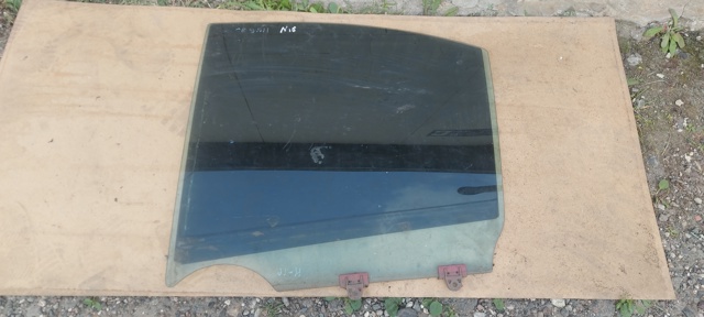 Стекло двери задней левой 82301BM701 NISSAN
