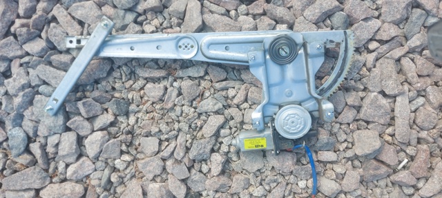 Стеклоподъемник передней правой двери 824023E002 HYUNDAI
