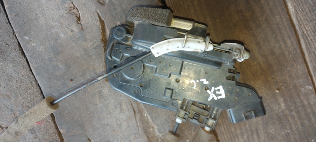 Замок двери задней левой 825011BA0A NISSAN