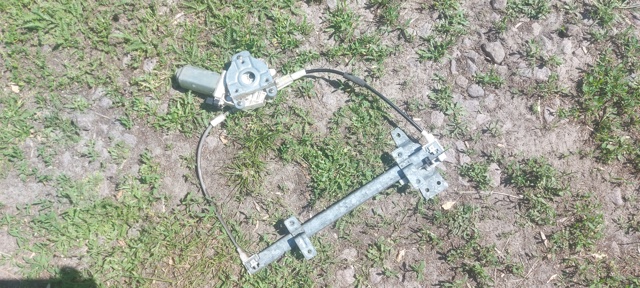 Механизм стеклоподъемника двери задней, правой 827008F300 NISSAN