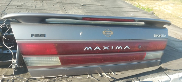 Крышка багажника 8430043U30 NISSAN