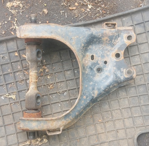 Рычаг передней подвески верхний, правый 8980058380 ISUZU