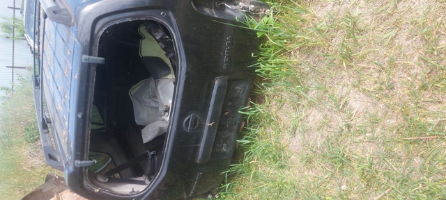 Дверь задняя багажная K01004X0MB NISSAN