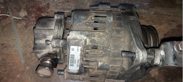 Автомобильный генератор MD366051 MITSUBISHI