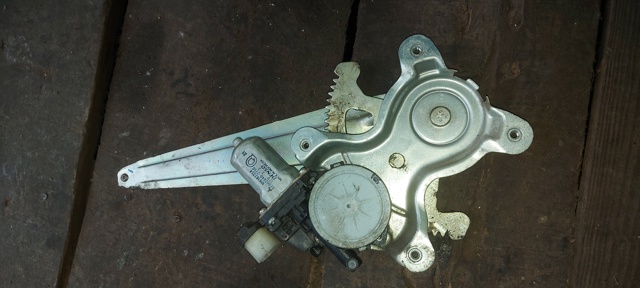 Стеклоподъемник левой задней двери MN182403 MITSUBISHI