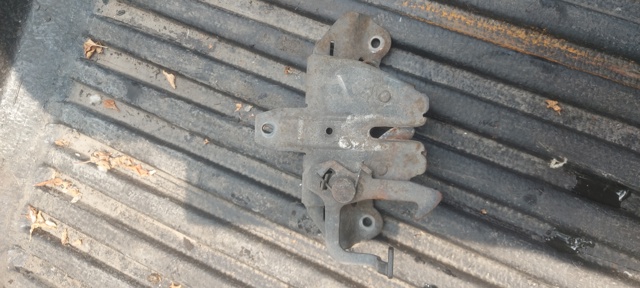 Запор капота (замок и привод замка капота) MR144487 MITSUBISHI