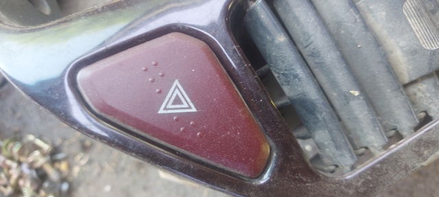 Кнопка аварийки MR402662 MITSUBISHI