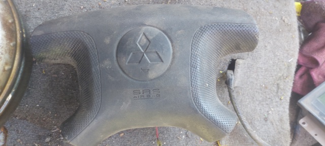 Подушка безопасности водителя MR527359 MITSUBISHI