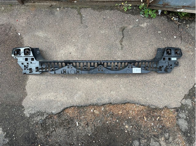 Кронштейн бампера заднего, центральный 7357144 BMW