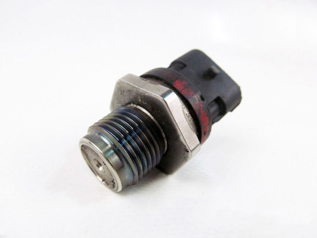 Датчик давления топлива 0281002840 NISSAN