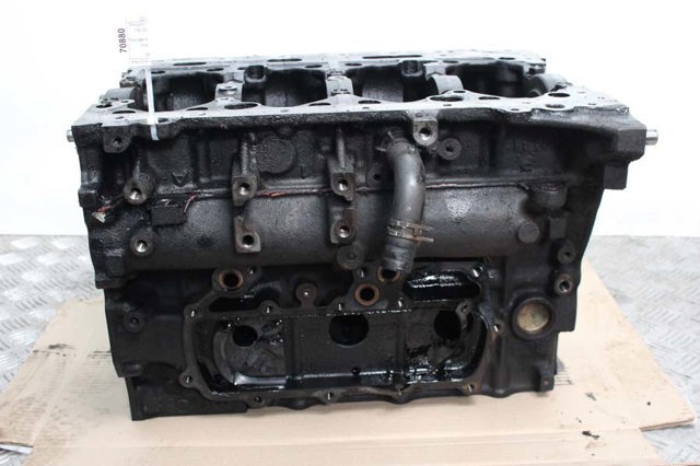 1050A358 MITSUBISHI Блок цилиндров двигателя купить в Украина