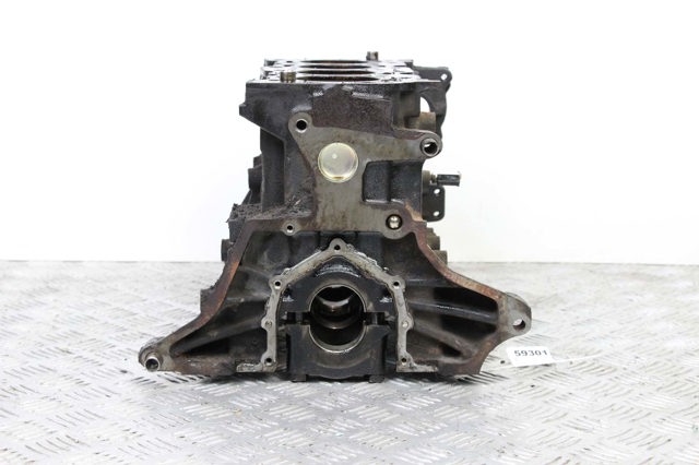 1050A817 MITSUBISHI Блок цилиндров двигателя купить в Каменское