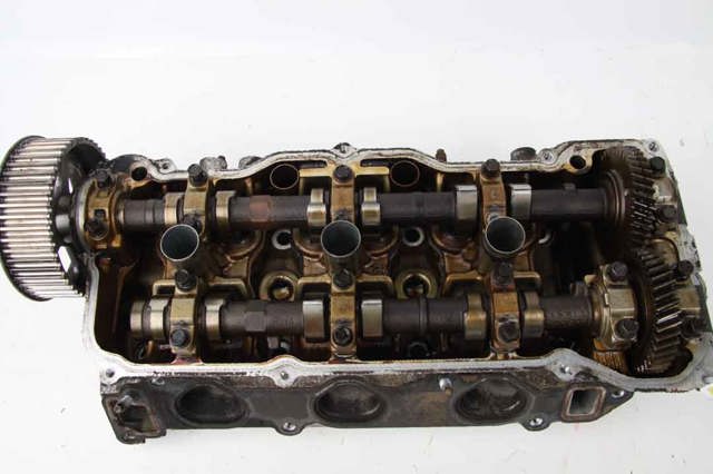 Головка блока цилиндров (ГБЦ), правая 1110129409 TOYOTA