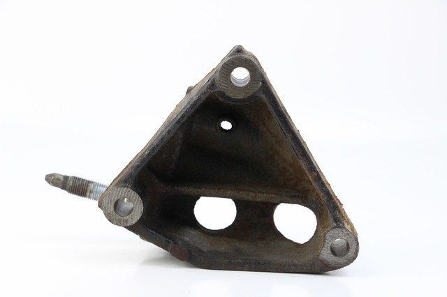 TOYOTA 1231537030 Кронштейн подушки (опоры) двигателя правой в наличии Павлоград