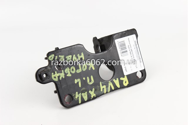 Кронштейн подушки (опоры) двигателя, левой 1232536070 TOYOTA