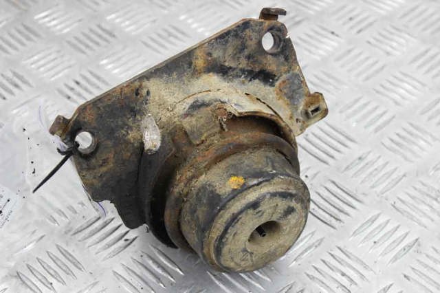 Опора двигателя, левая/правая 1236130050 TOYOTA