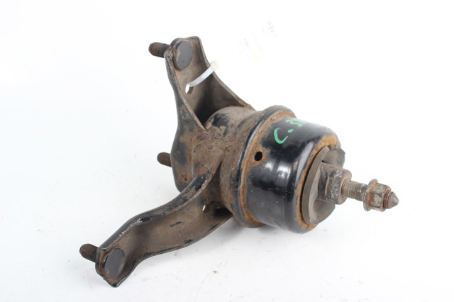 Опора двигателя 1236228100 TOYOTA