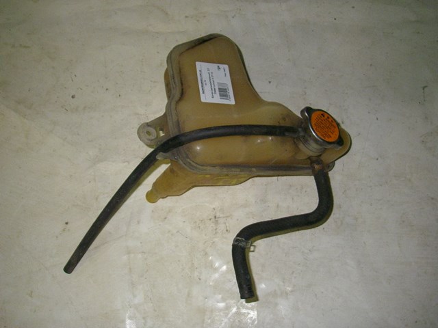Бачок системы охлаждения двигателя расширительный 1375A047 MITSUBISHI