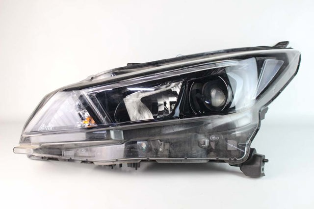 Вставка фары левой 260605SH5A NISSAN
