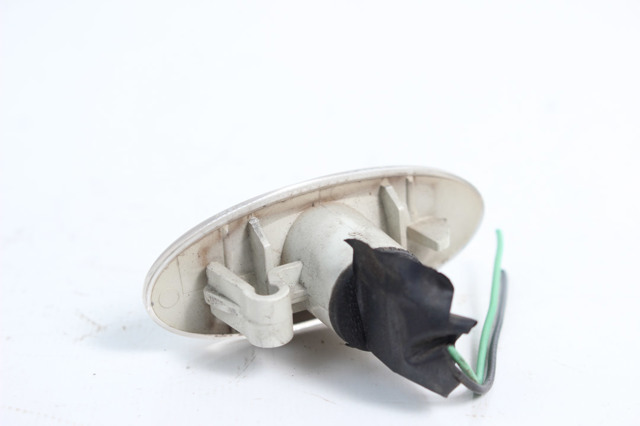 261608990A Повторитель поворота на крыле купить Ужгород