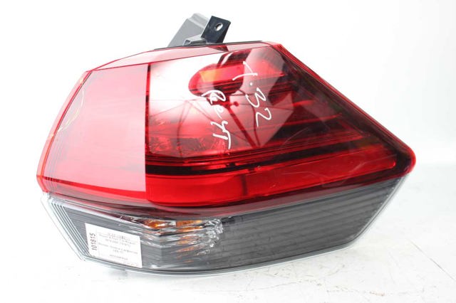 Задний правый внешний фонарь 265506FP0A NISSAN