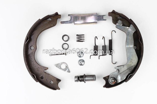 Тормозные колодки ручника 26694YC000 SUBARU