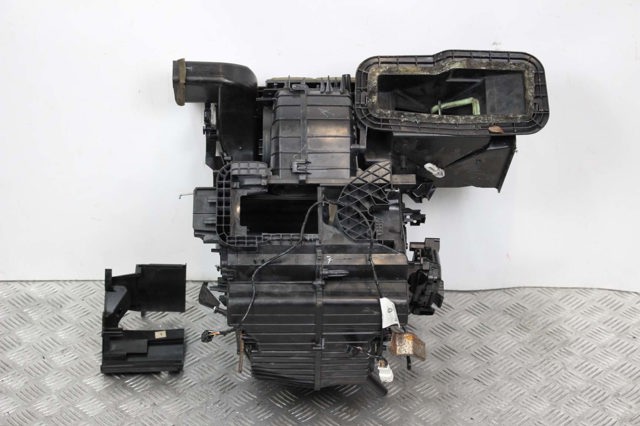 NISSAN 272103SG0A в наличии Житомир