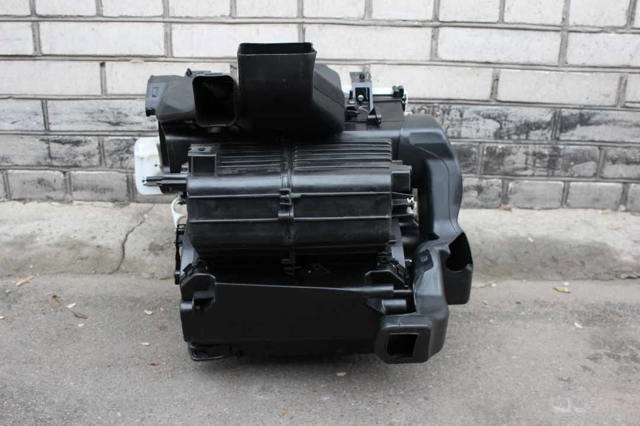 NISSAN 27210JG75A Корпус вентилятора печки в наличии Николаев