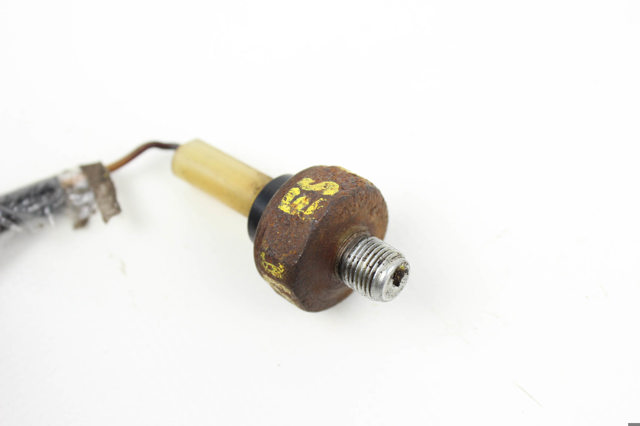 Датчик указателя давления масла Nissan Almera 1