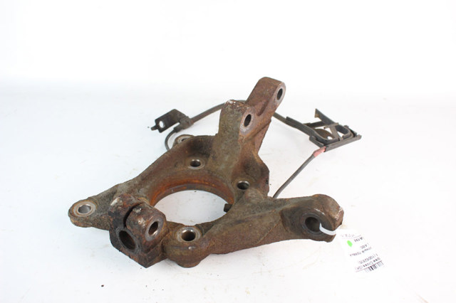 Цапфа поворотная правая 3870A198 MITSUBISHI
