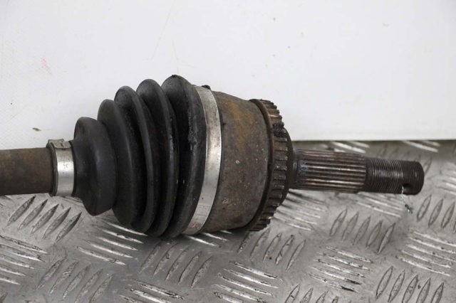 Полуось передняя, правая 39100AV611 NISSAN