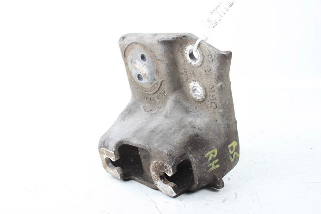 Кронштейн подушки (опоры) двигателя, правой 41032AJ050 SUBARU