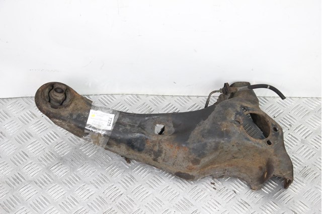 Рычаг/тяга задней подвески продольный нижний, левый 4125A013 MITSUBISHI