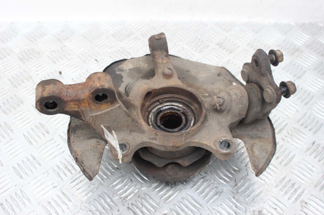 Кулак поворотный передний правый 4321119015 TOYOTA