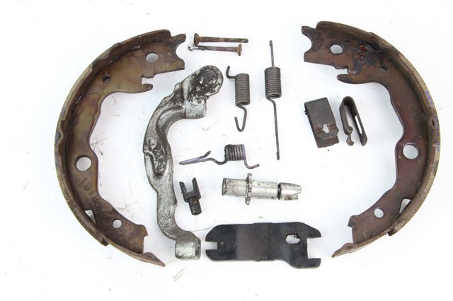 Защита тормозного диска заднего, левая 440103NA5C NISSAN
