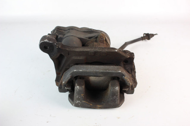 Задний правый суппорт 4605C044 MITSUBISHI