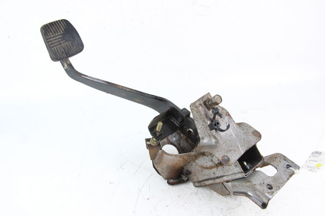 Педаль сцепления 465038H915 NISSAN