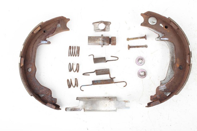 Колодки ручника/стояночного тормоза Митсубиси Кольт VI