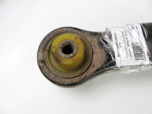 Рычаг передней подвески нижний, правый 4806848030 TOYOTA